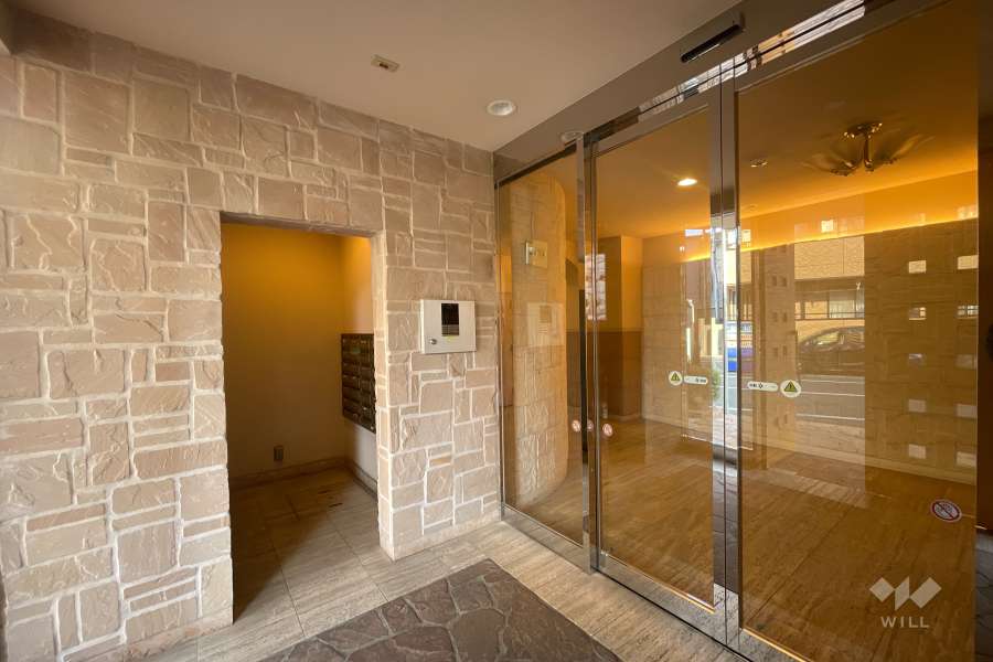 エントランスはオートロック付きです。