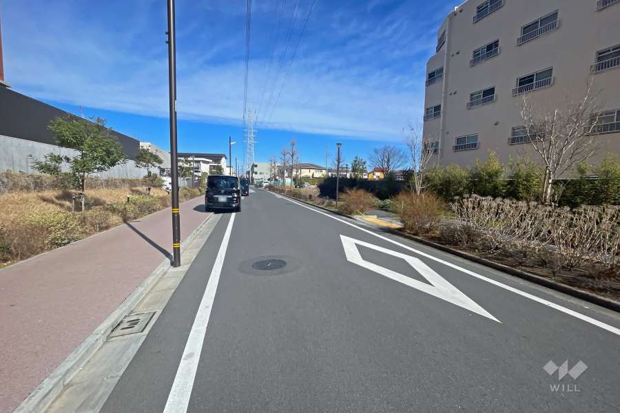 敷地東側の前面道路