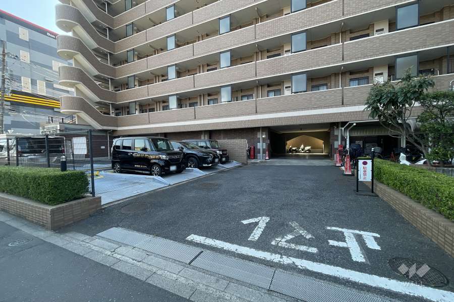 駐車場の出入り口