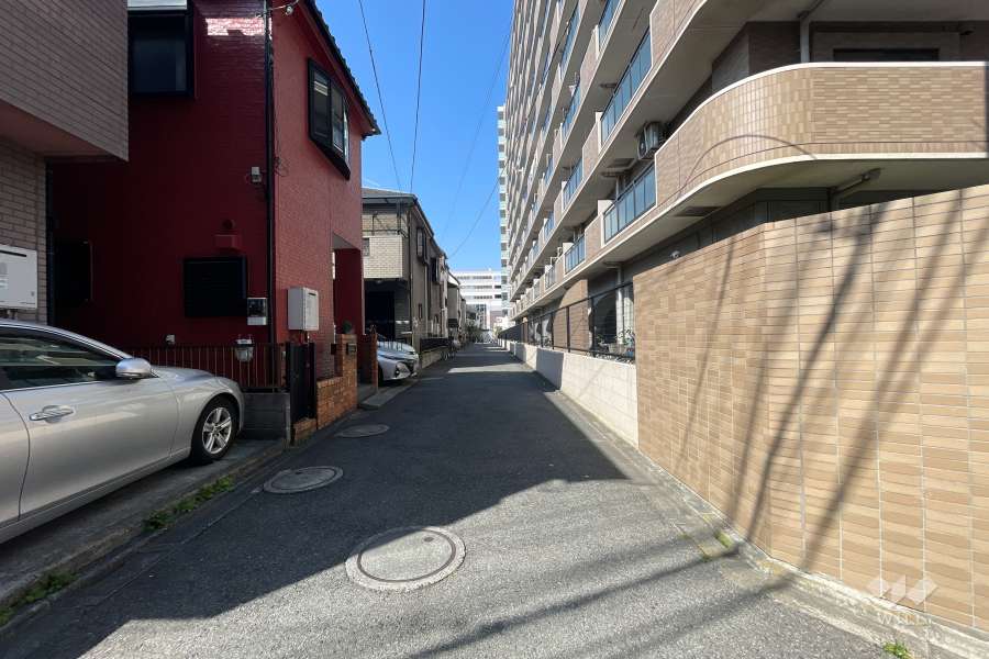 敷地南側の前面道路