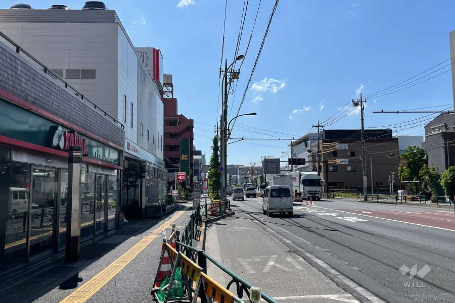 敷地の北側前面道路（東側から）