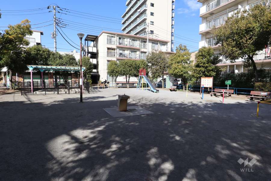 隣接する『梅田七丁目児童遊園』