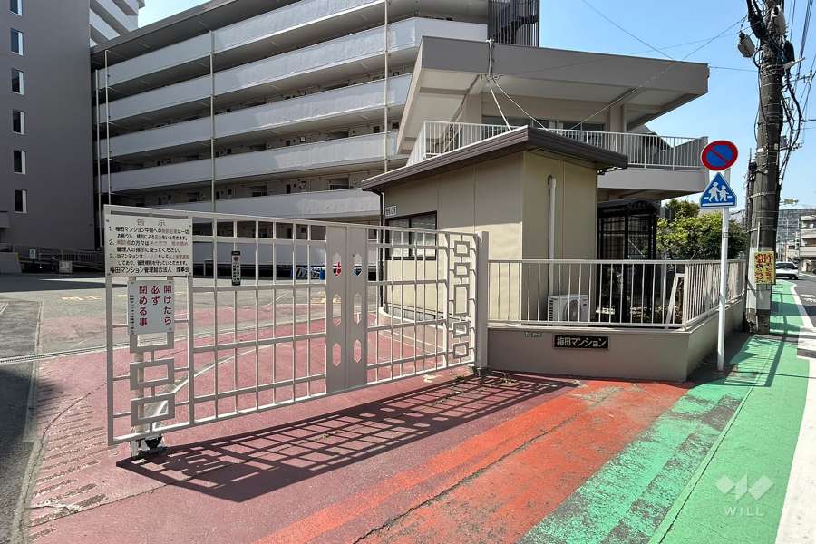 敷地入り口
