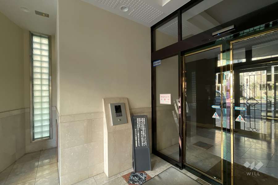 エントランスはオートロック付きです。