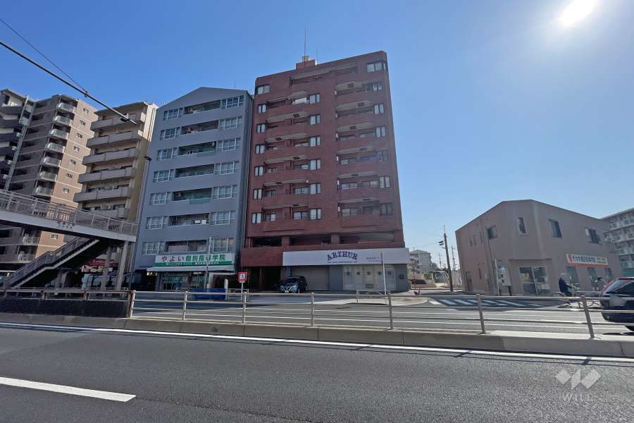 ニシムラ梅島コーポラスの外観（南西側から）