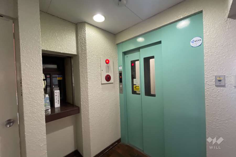 共用のエレベーター