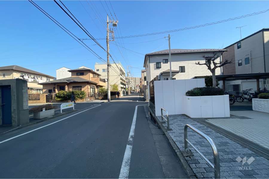 敷地北東側前面道路（北西側から）