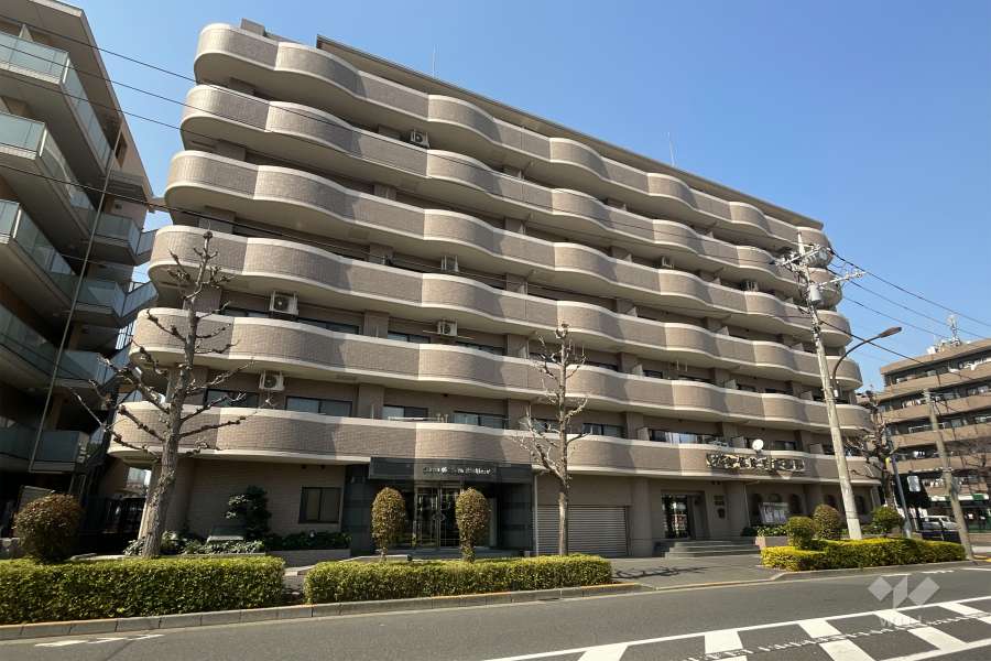 ライオンズガーデン西新井の外観（南東側から）