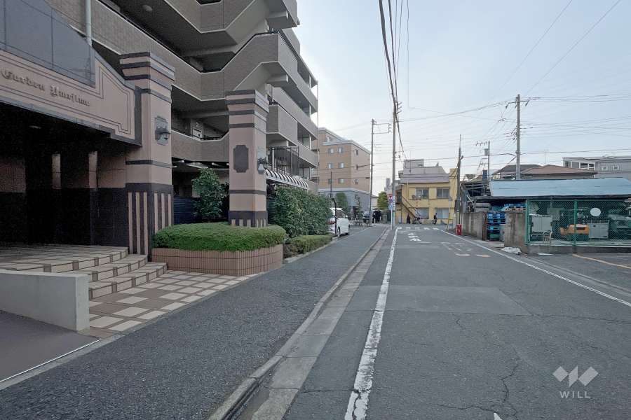 敷地北側の前面道路