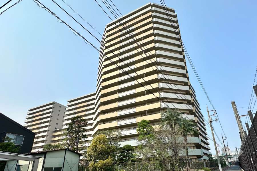 ライオンズタワー竹の塚ガーデンの外観（南東側から）