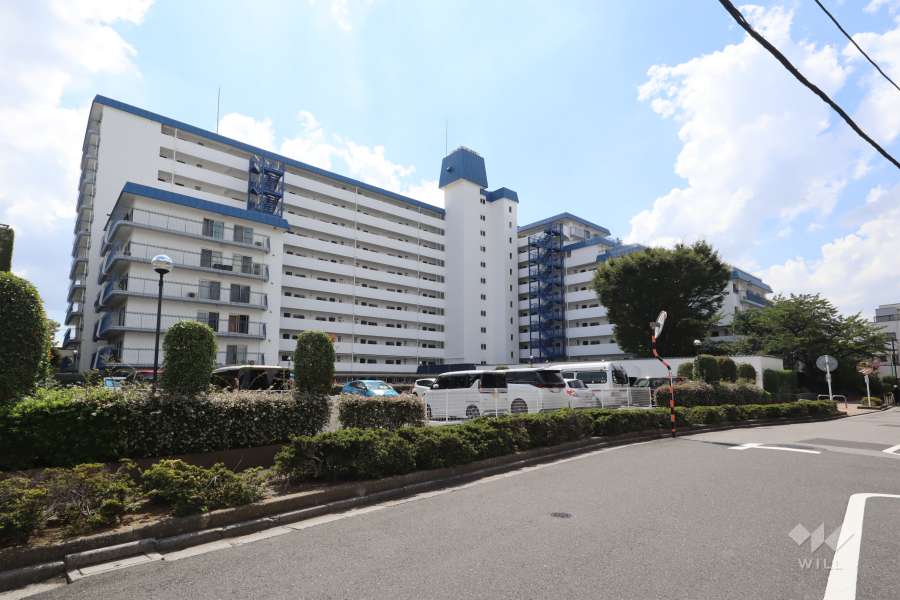 秀和西新井レジデンスの外観(北東側から)