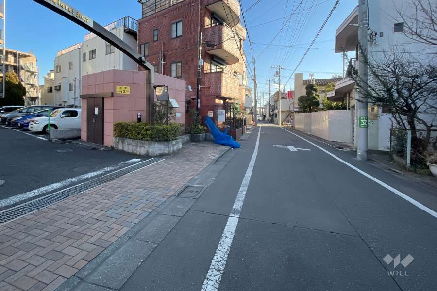 敷地西側の前面道路　
