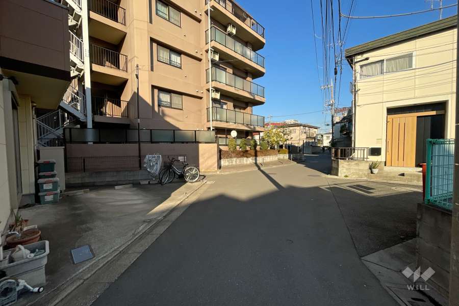 敷地南側の前面道路