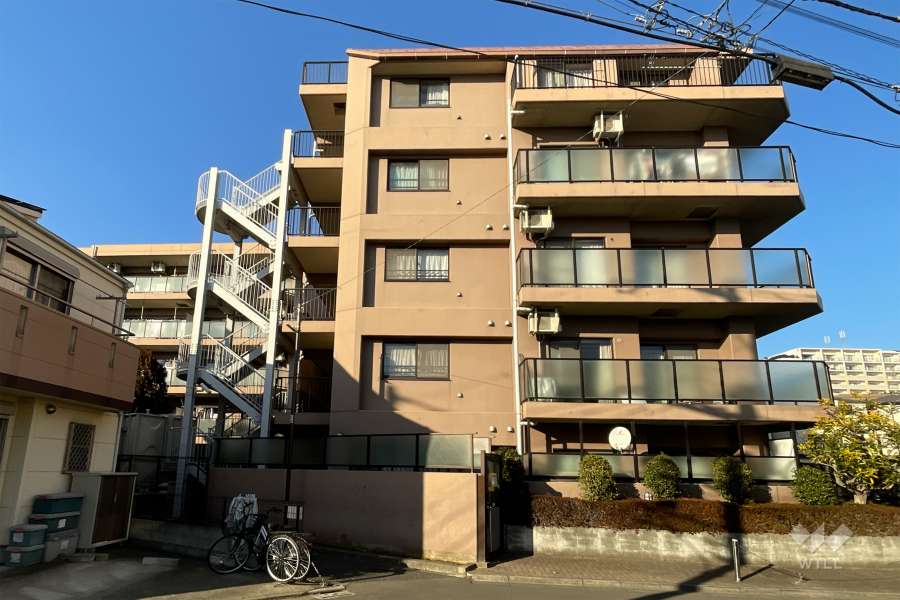 ライオンズマンション西新井第７の外観（南東側から）