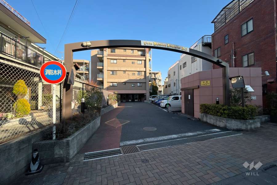 ライオンズマンション西新井第７の外観（西側から）