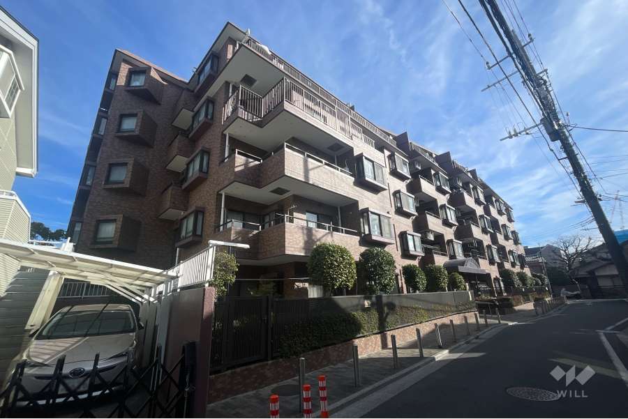 ライオンズマンション西新井本町の外観（南西側から）