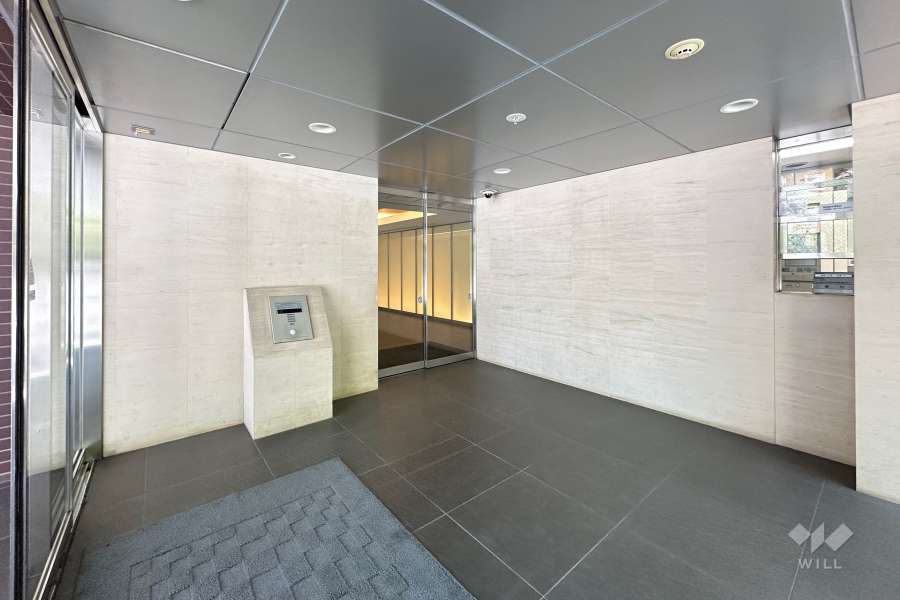 エントランスはオートロック付きです。