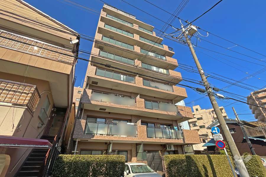 ライオンズマンション梅島南の外観（南西側から）