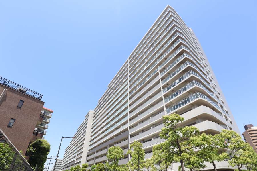 リライズガーデン西新井スカイレジデンスの外観（南側から）