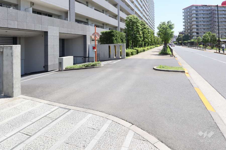 駐車場の出入り口（ロボットゲート付き）