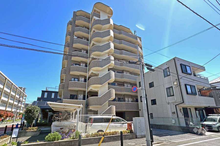 エレガンス王子神谷の外観（西側から）