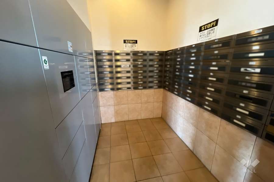 宅配ボックスと共用ポスト