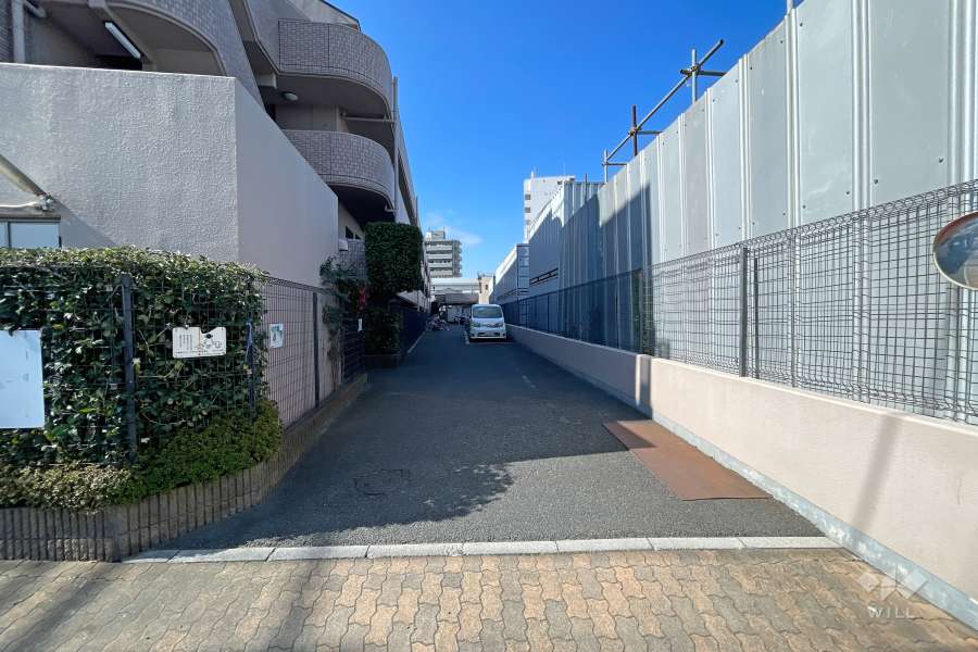 駐車場の出入り口