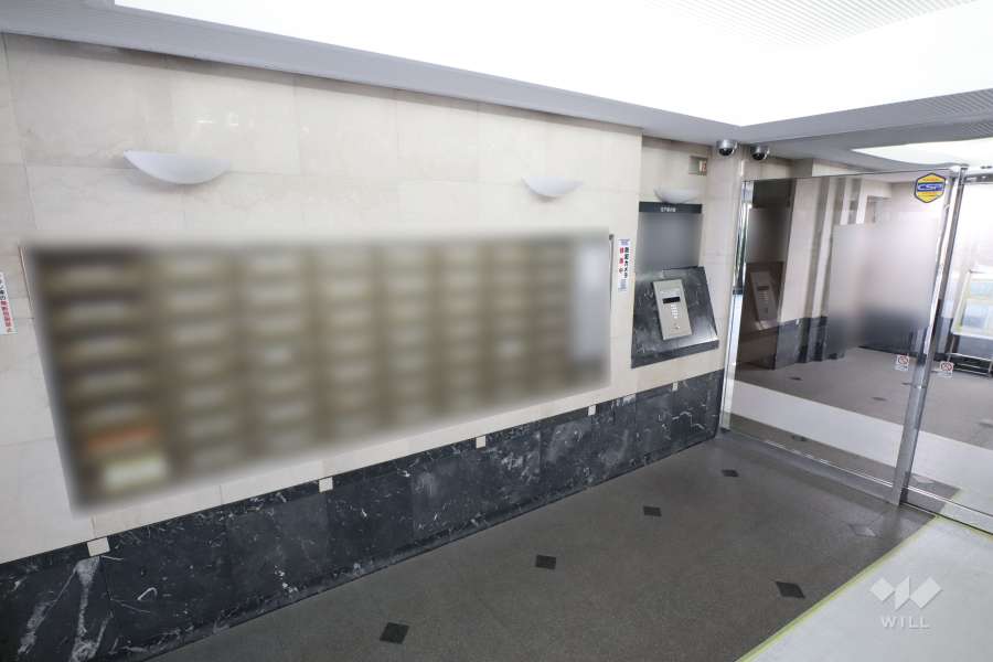 エントランスはオートロック付きです。