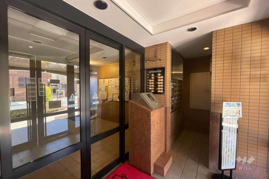 エントランスはオートロック付きです。