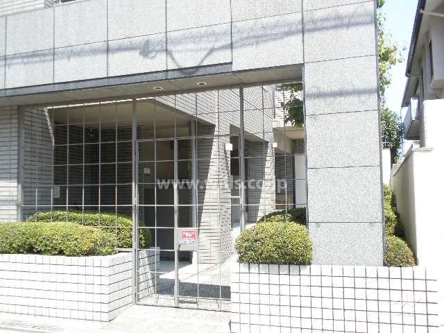 駐輪場入口（扉付き）