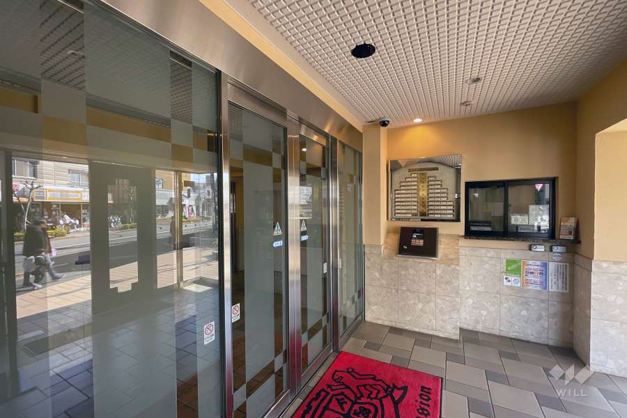 エントランスはオートロック付きです。