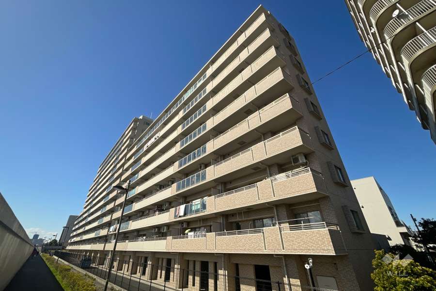 ライオンズマンション荒川遊園アクアステージの外観（南東側から）