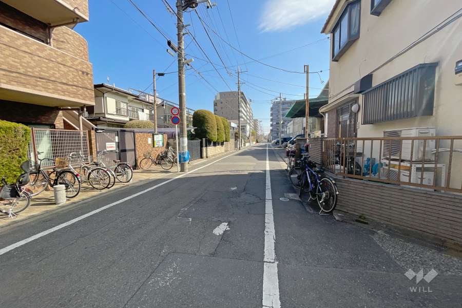 敷地南側の前面道路