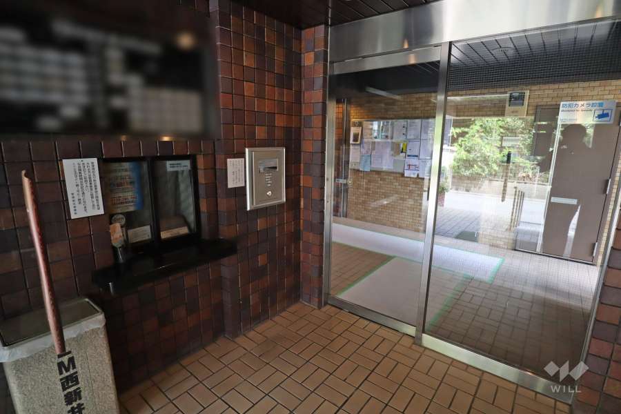 エントランスはオートロック付きです。