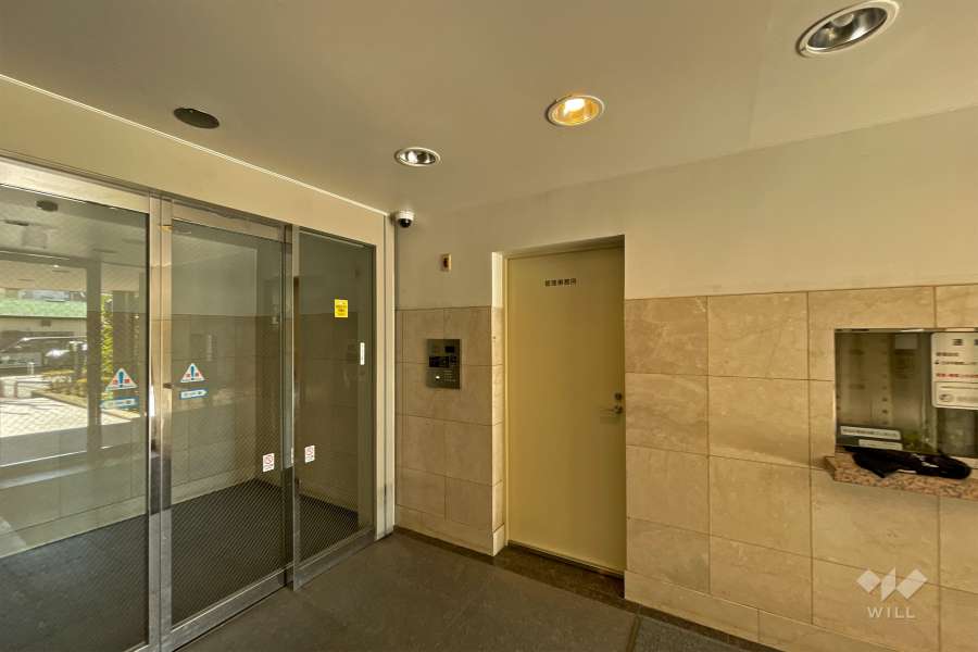 エントランスはオートロック付きです。