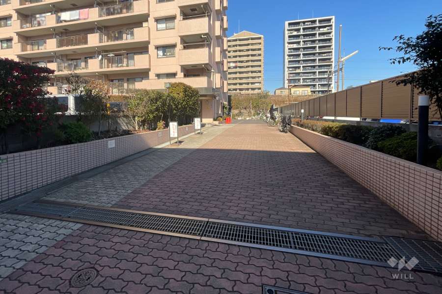 駐車場の出入り口　