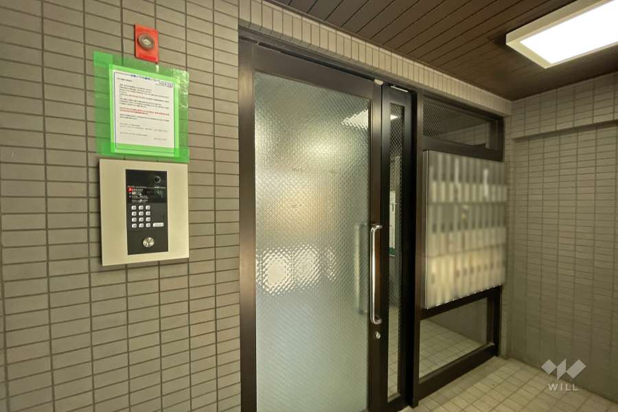 エントランスはオートロック付きです。