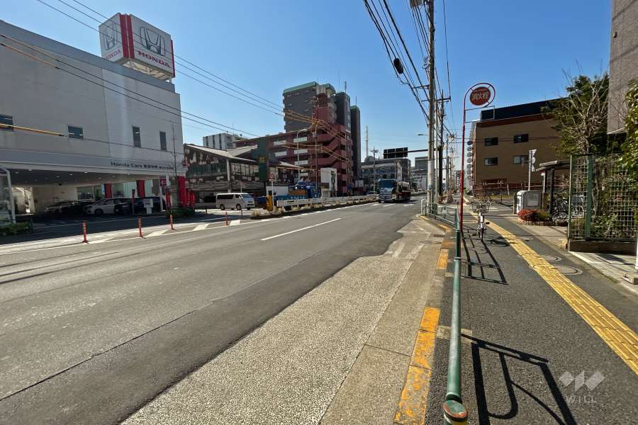 敷地南側は環状七号線に面しています。