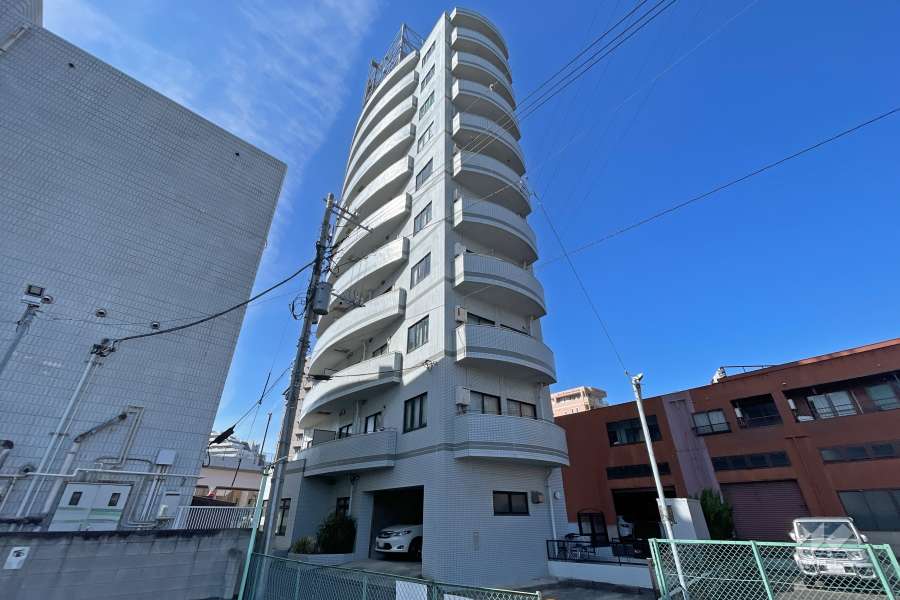 シュロス保木間の外観（南東側から）