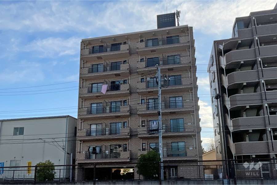 朝日綾瀬マンションの外観（北西側から）