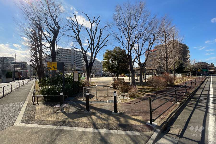 敷地に隣接する足立区立五丁田公園