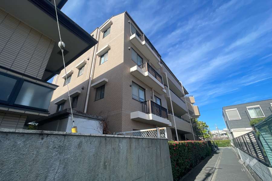 西日暮里パークホームズの外観（東側から）