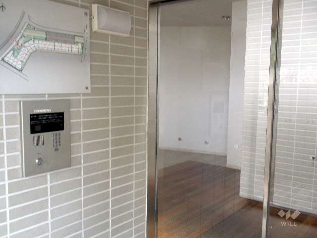 エントランスはオートロック付きです。