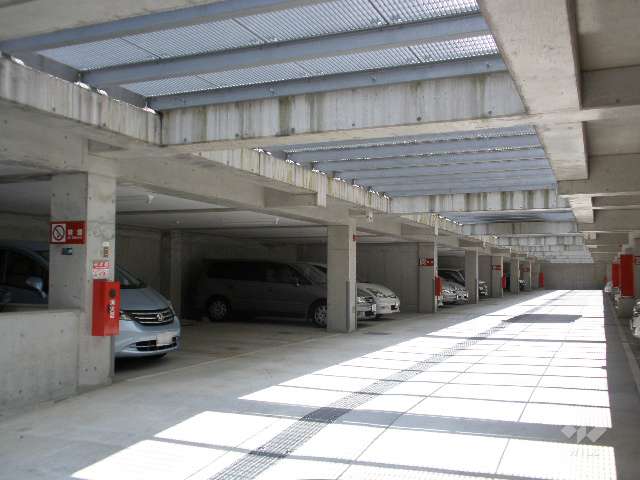 敷地内駐車場(東側)