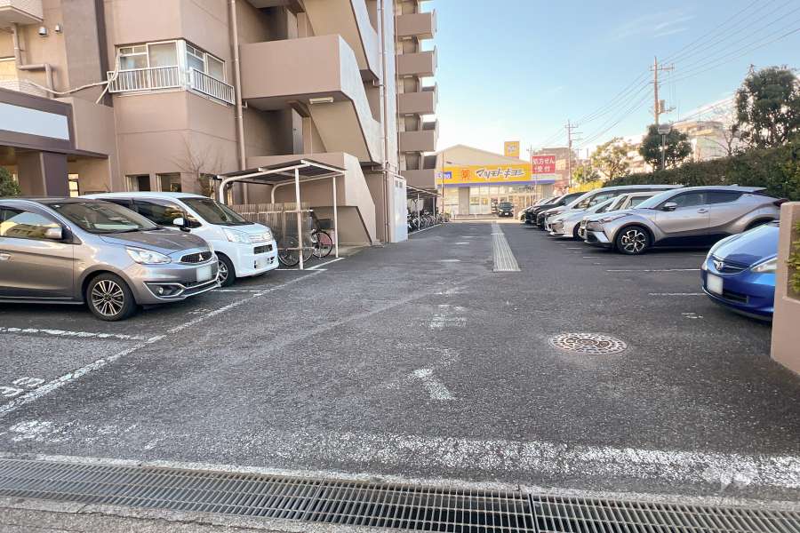 駐車場の出入り口・敷地内駐車場（屋外平面式）