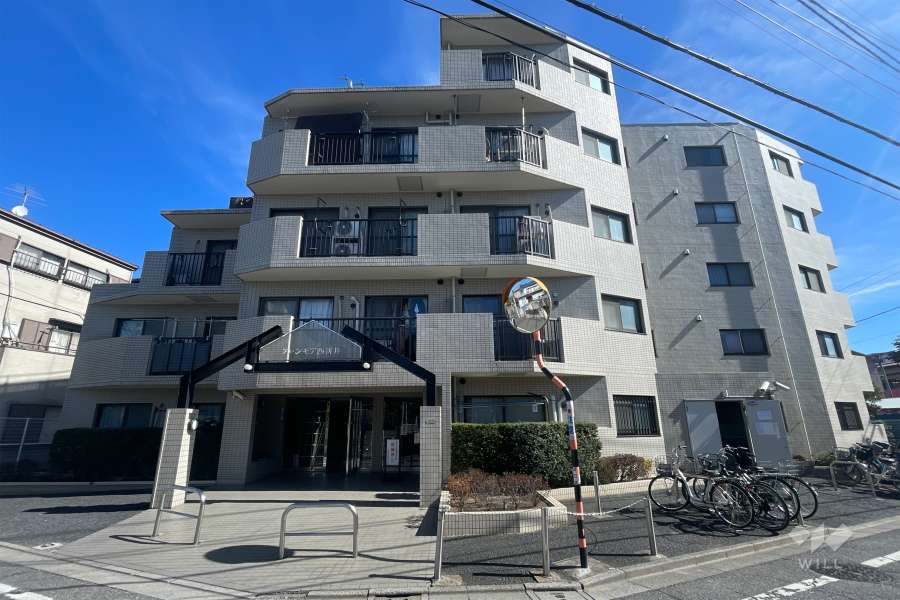 グレンモア西新井の外観（西南側から）