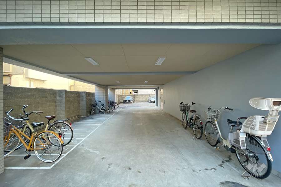 駐車場出入り口