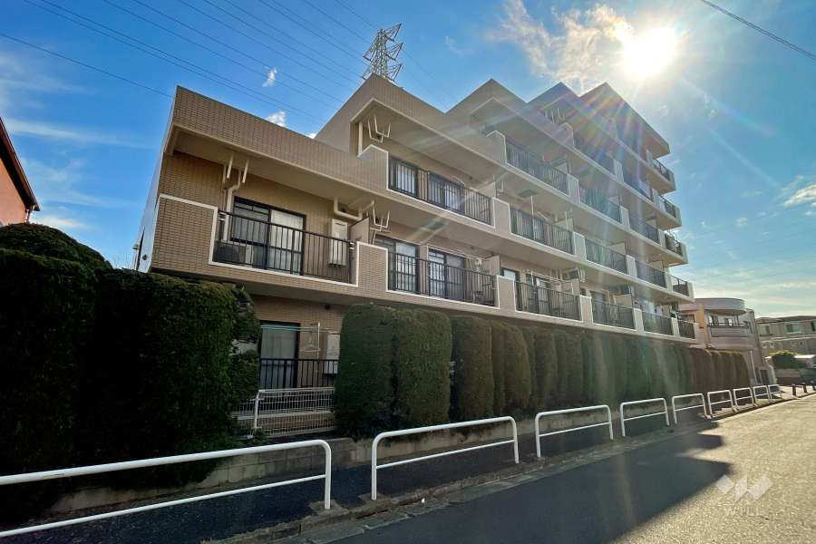 グローリア初穂綾瀬の外観（北西側から）