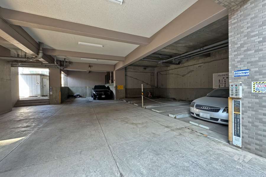 敷地内駐車場（屋内機械式）