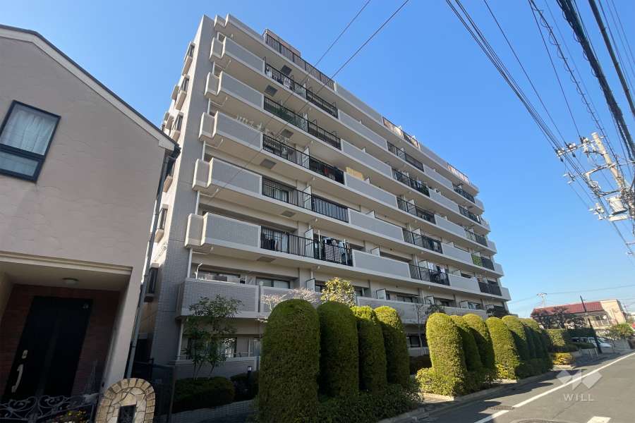 クレストコート北綾瀬の外観（南東側から）